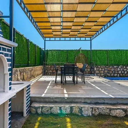 Ortac 4 Doga Icerisinde, Korunakli Villa