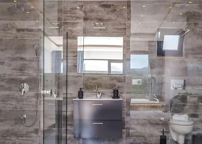 Ortac 4 Doga Icerisinde, Korunakli Βίλα *