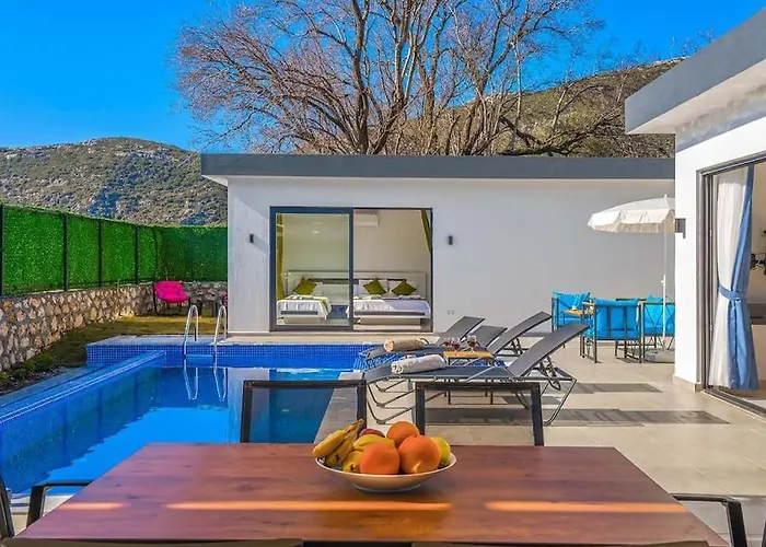 Ortac 4 Doga Icerisinde, Korunakli Κας