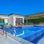 Ortac 4 Doga Icerisinde, Korunakli Villa *