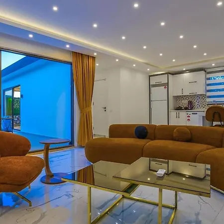 Ortac 4 Doga Icerisinde, Korunakli קס