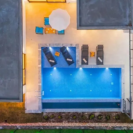 Ortac 4 Doga Icerisinde, Korunakli וילה