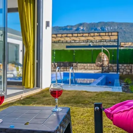 Ortac 4 Doga Icerisinde, Korunakli וילה קס