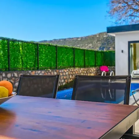 Villa Ortac 4 Doga Icerisinde, Korunakli